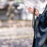 納骨式（僧侶が同席して納骨を行う場合）